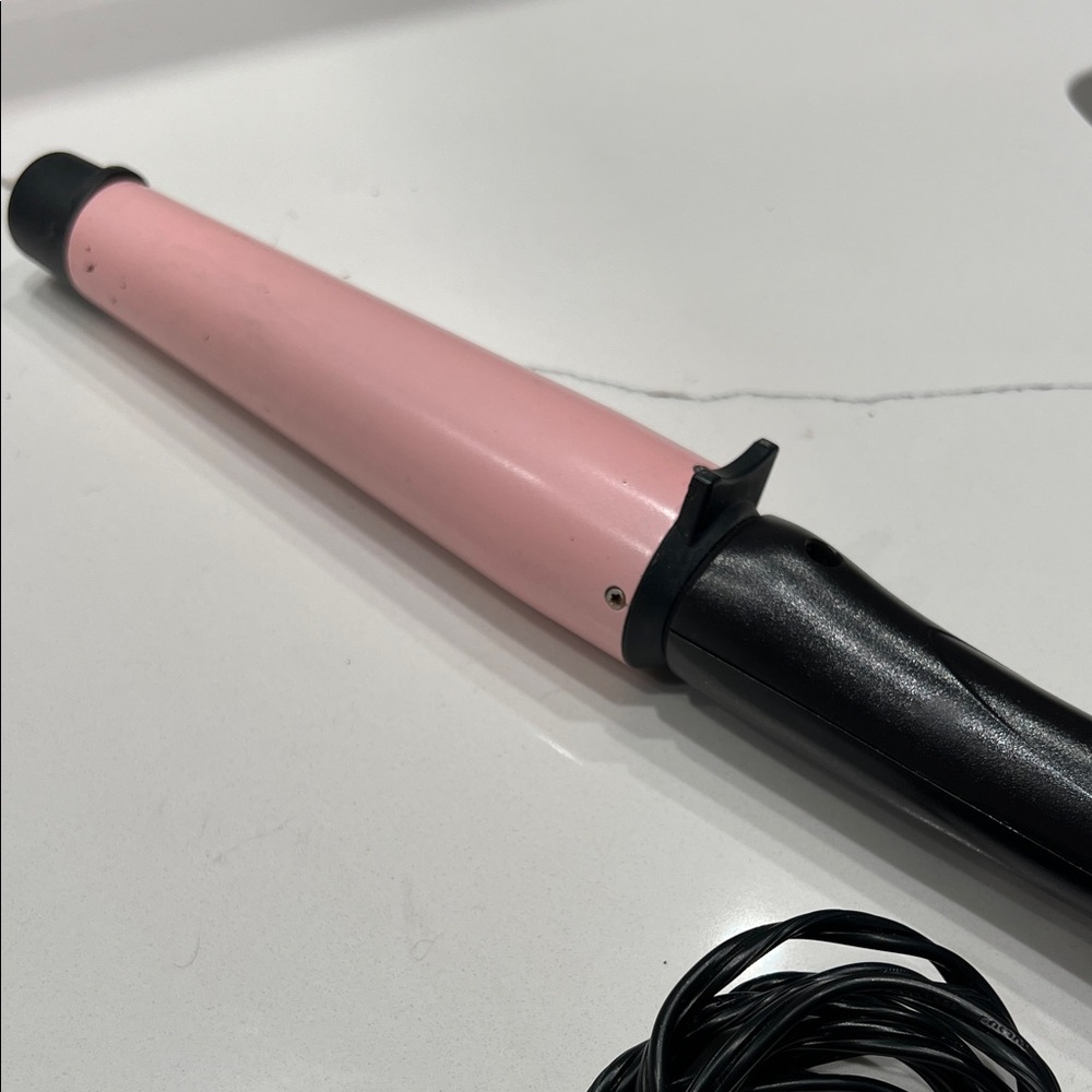 FREE w/ 🌻3/$25 bundle - Remington Black and Pink Hair Wand - Picture 4 of 7